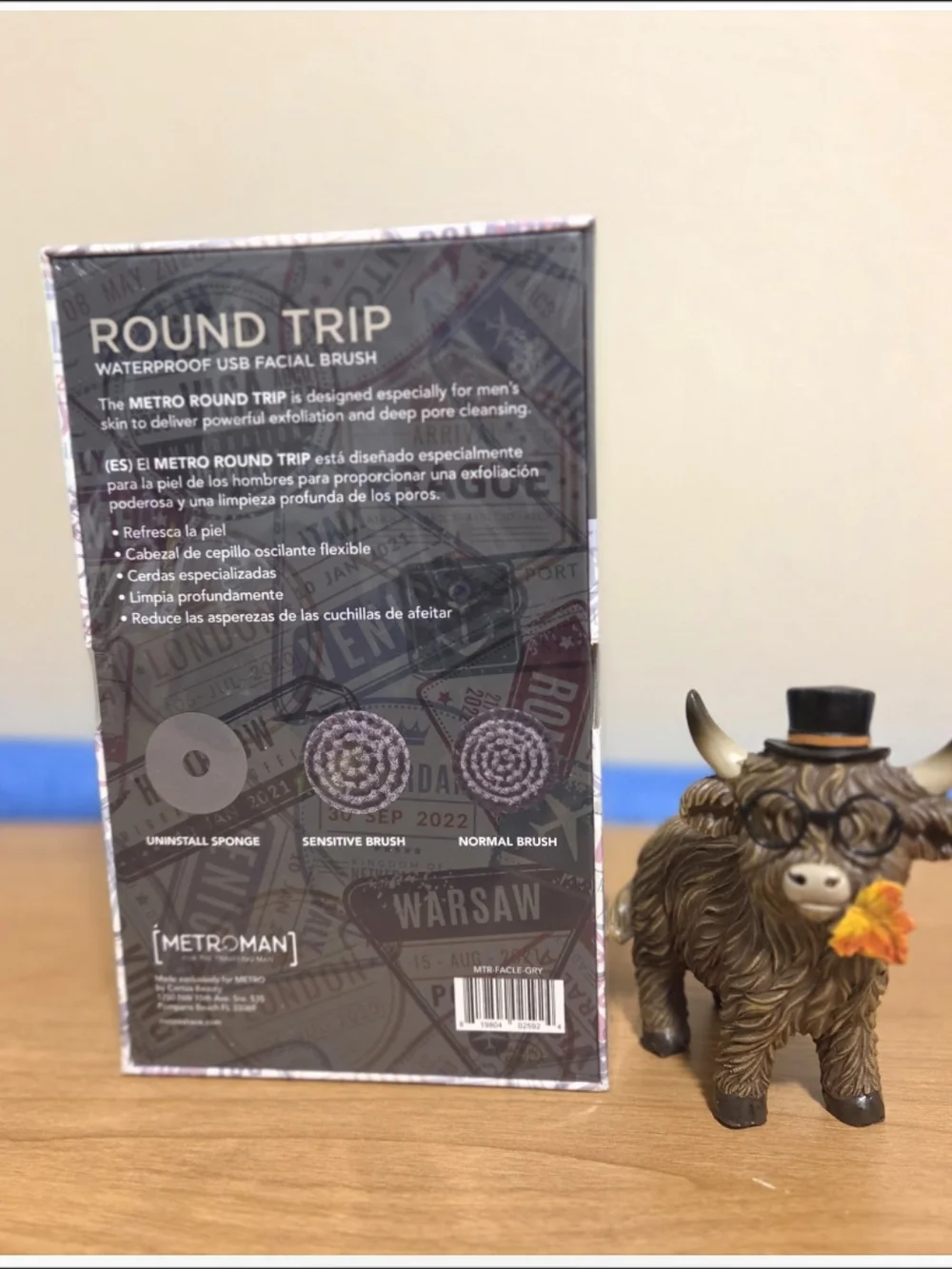 METRO Round Trip USB Facial Brush for Traveling Man
